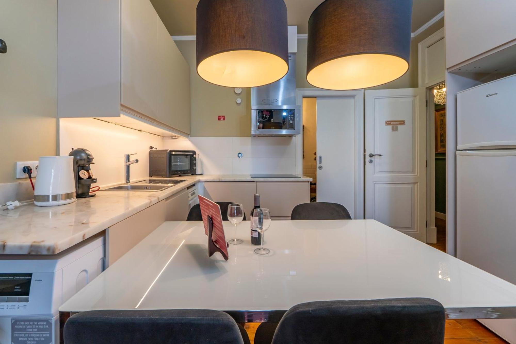 Eine Mischung Aus Altem Wort Und Modernem Charme In Apartamento Lisboa